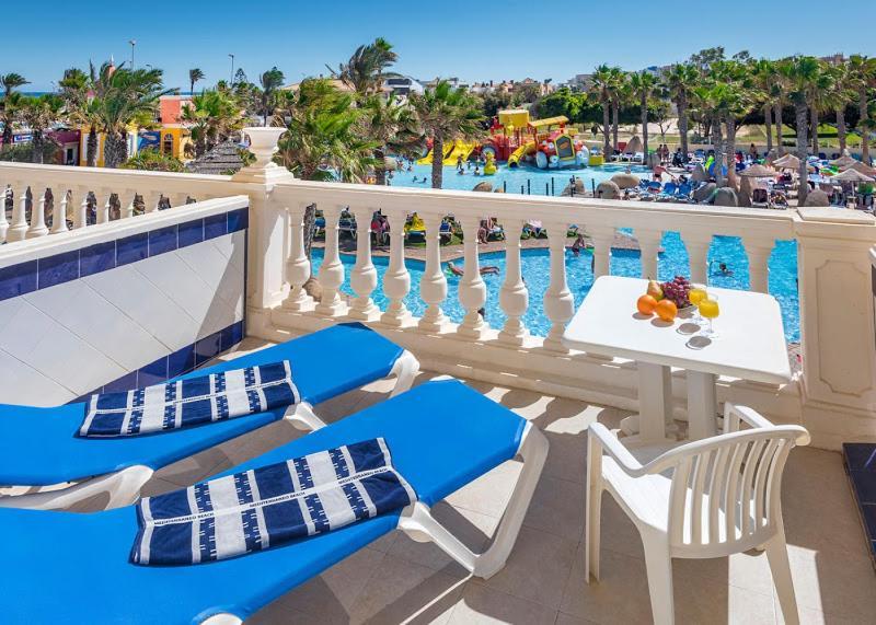 Mediterraneo Bay Hotel & Resort Roquetas de Mar Exterior photo